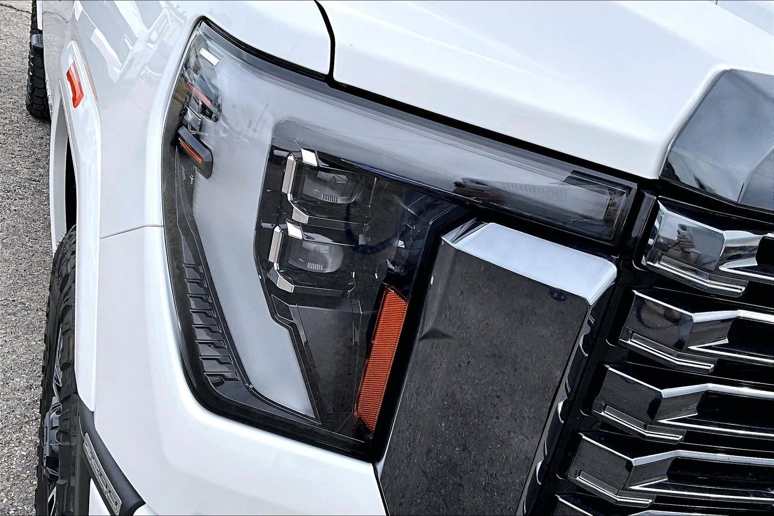 Used 2024 GMC Sierra 2500 Denali Ultimate image 32