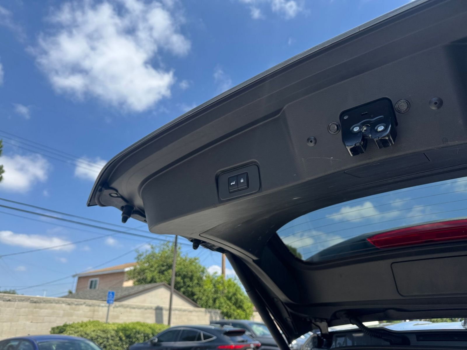 Used 2025 Nissan Rogue SV FWD image 23