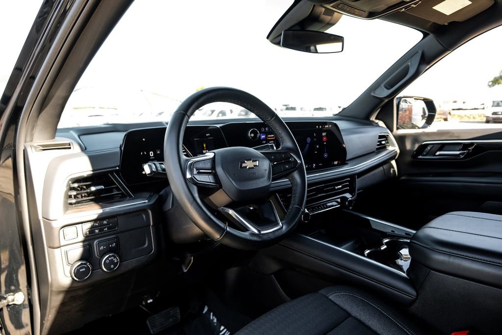 Used 2025 Chevrolet Suburban LS image 2