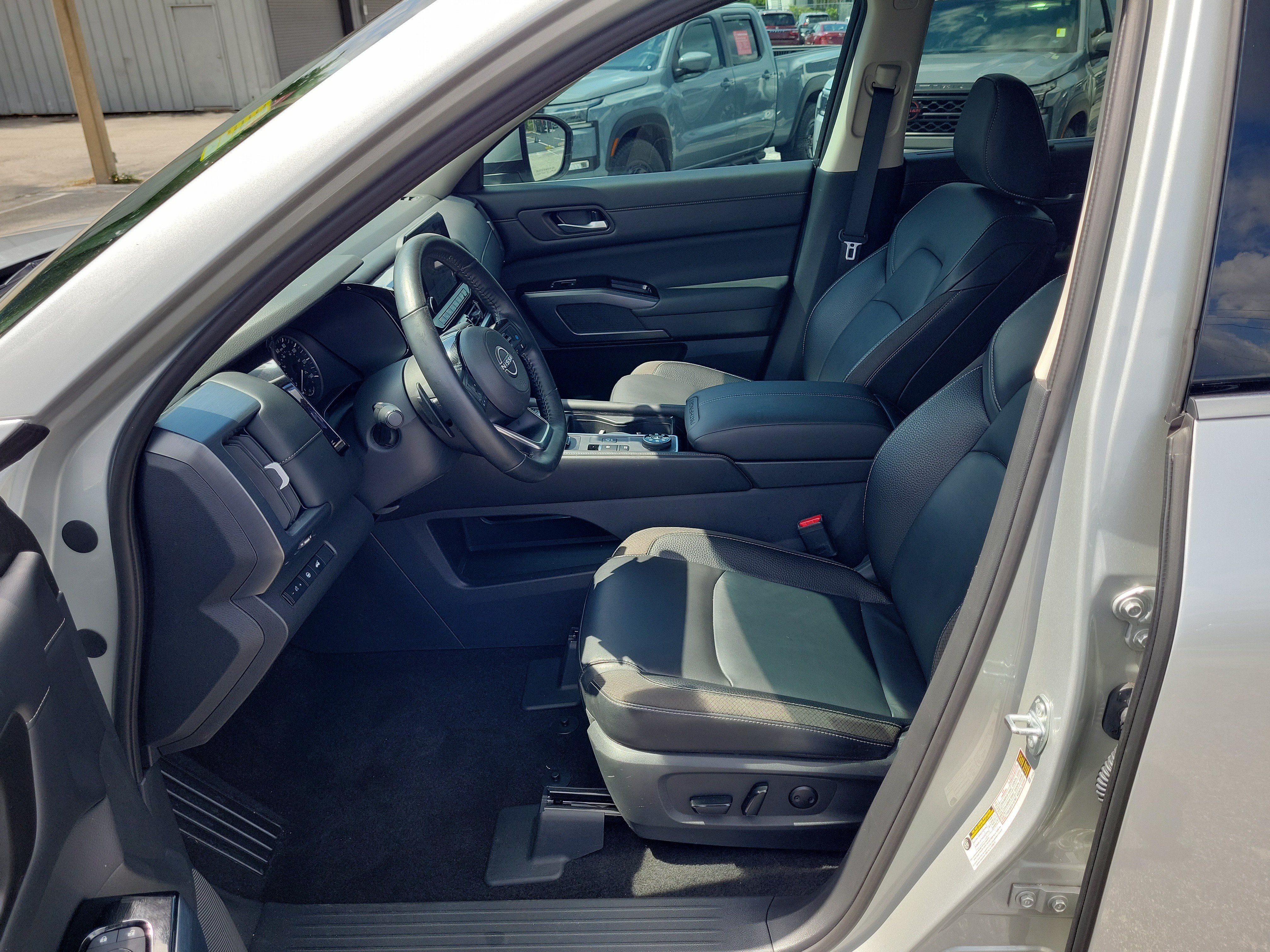 Certified 2025 Nissan Pathfinder SL AWD/4WD image 14