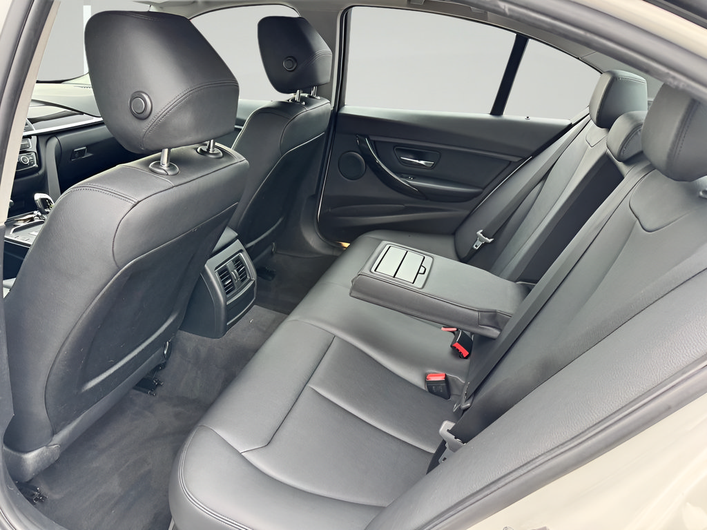 Used 2016 BMW 320i xDrive Sedan AWD/4WD image 17