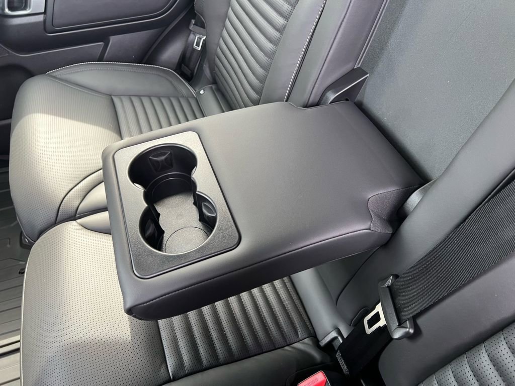 New 2026 Land Rover Discovery Limited Edition image 22