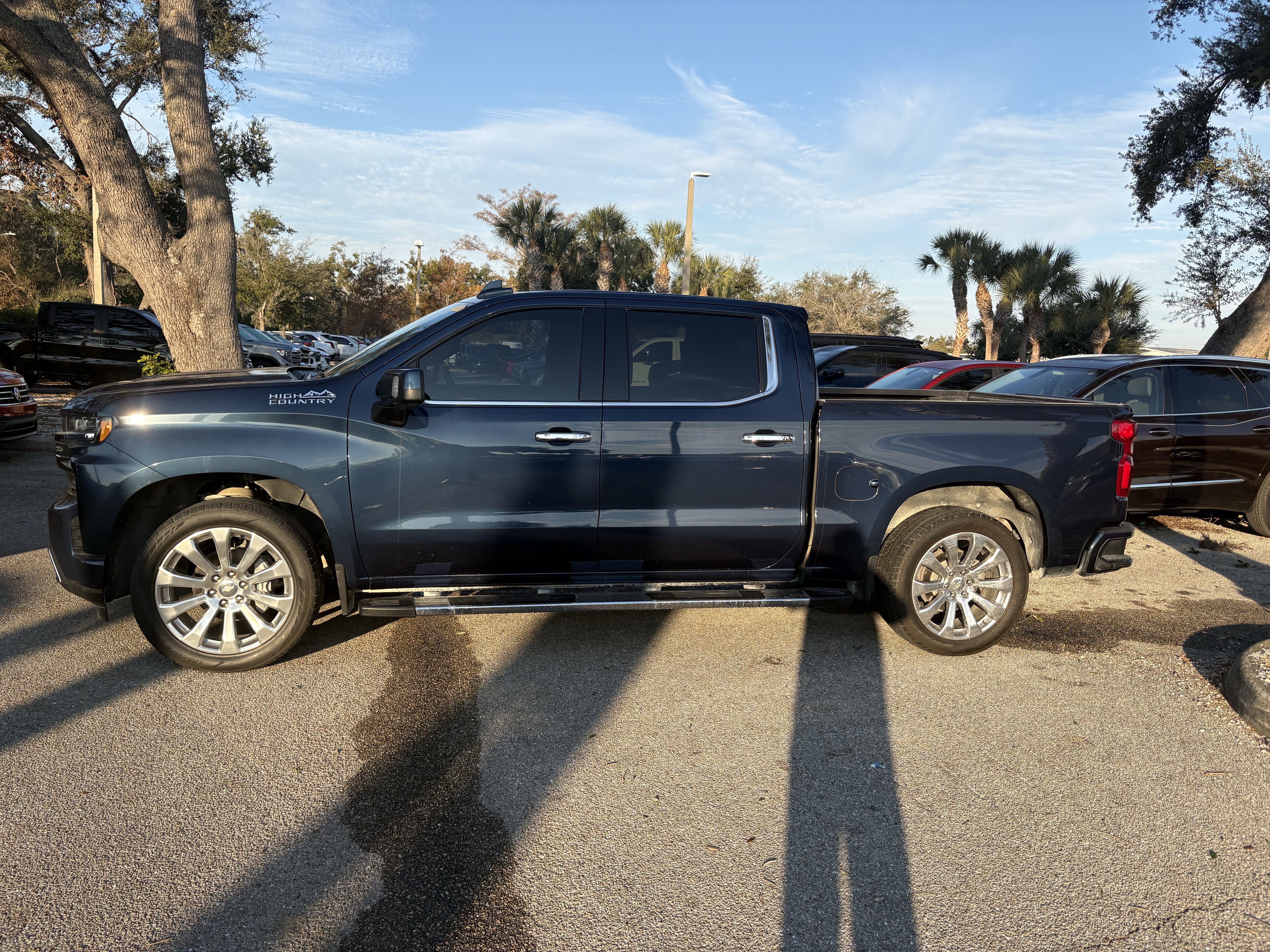 Used 2022 Chevrolet Silverado 1500 High Country w/ Technology Package image 3