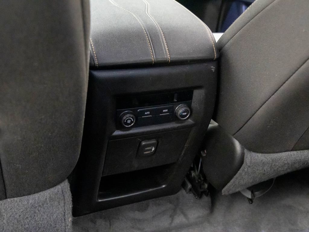 Used 2019 Chevrolet Traverse LT image 19