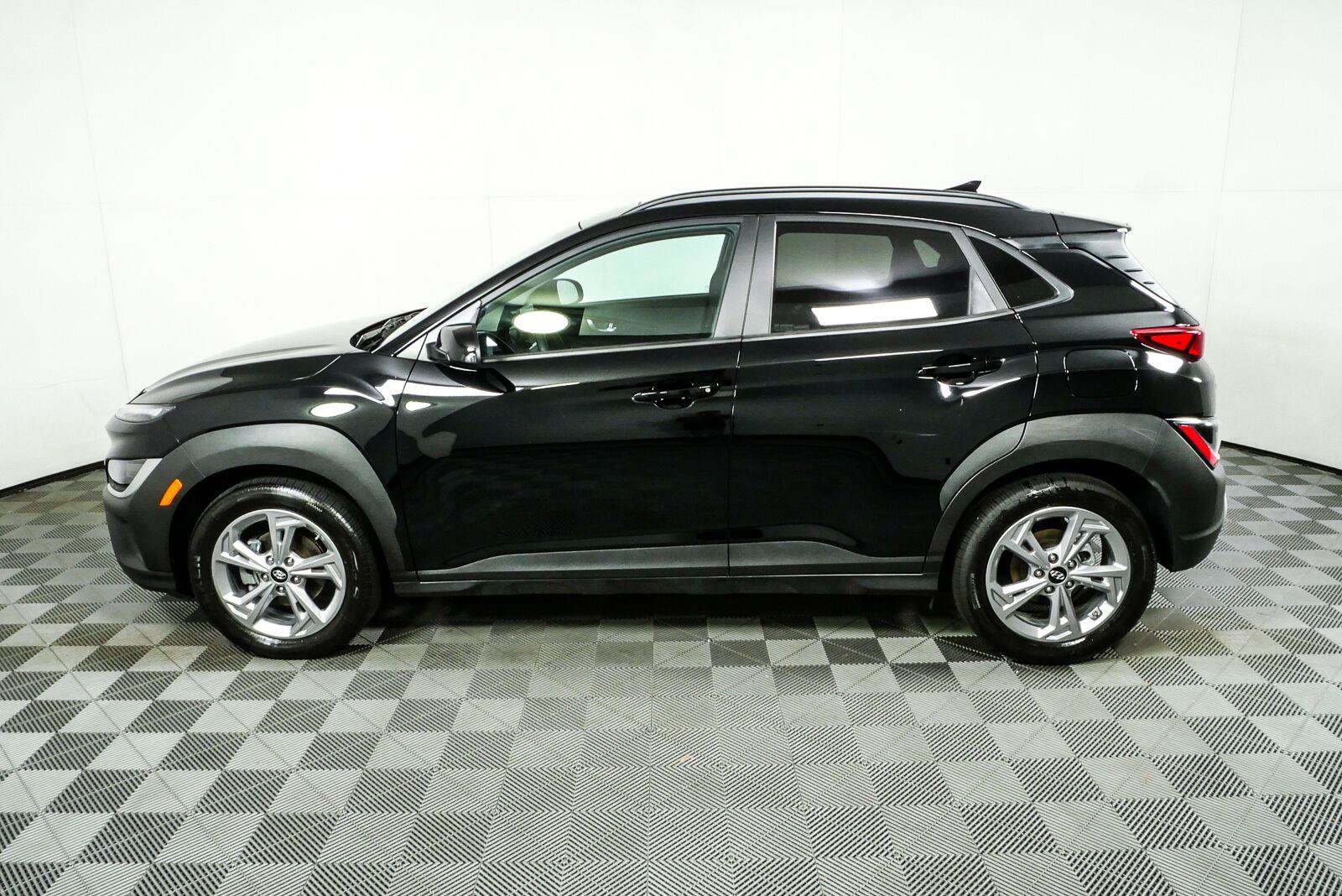 Used 2023 Hyundai Kona SEL w/ Convenience Package FWD image 29