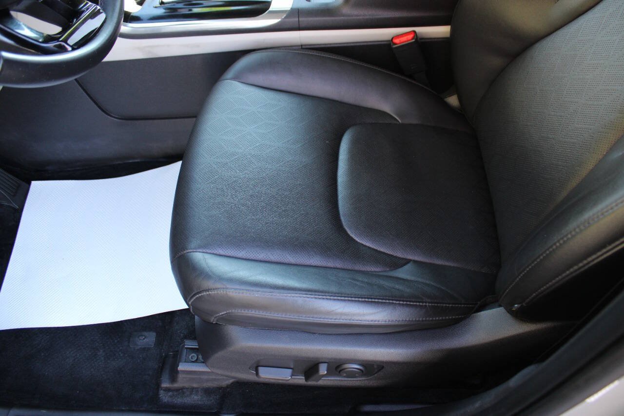 Used 2022 Kia Carnival EX FWD image 8