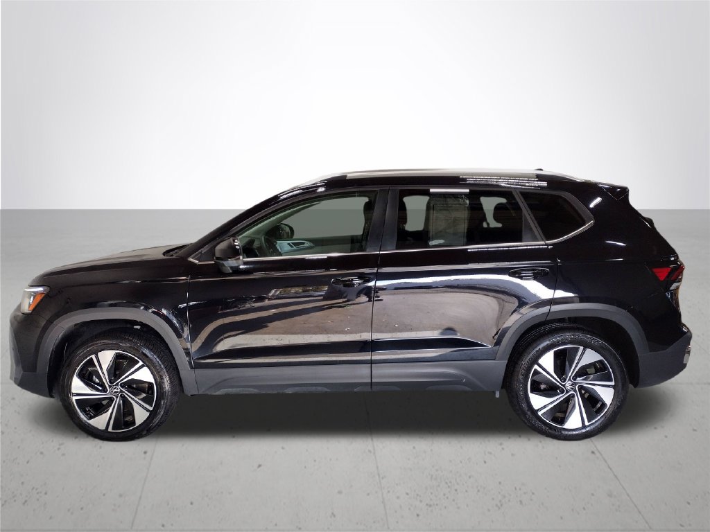 Used 2025 Volkswagen Taos SE AWD/4WD image 11