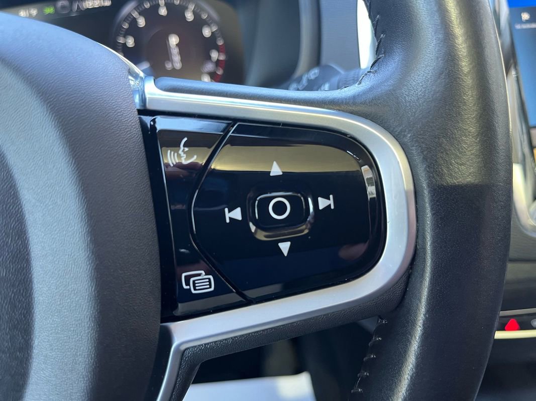 Used 2020 Volvo XC90 T5 Momentum image 14