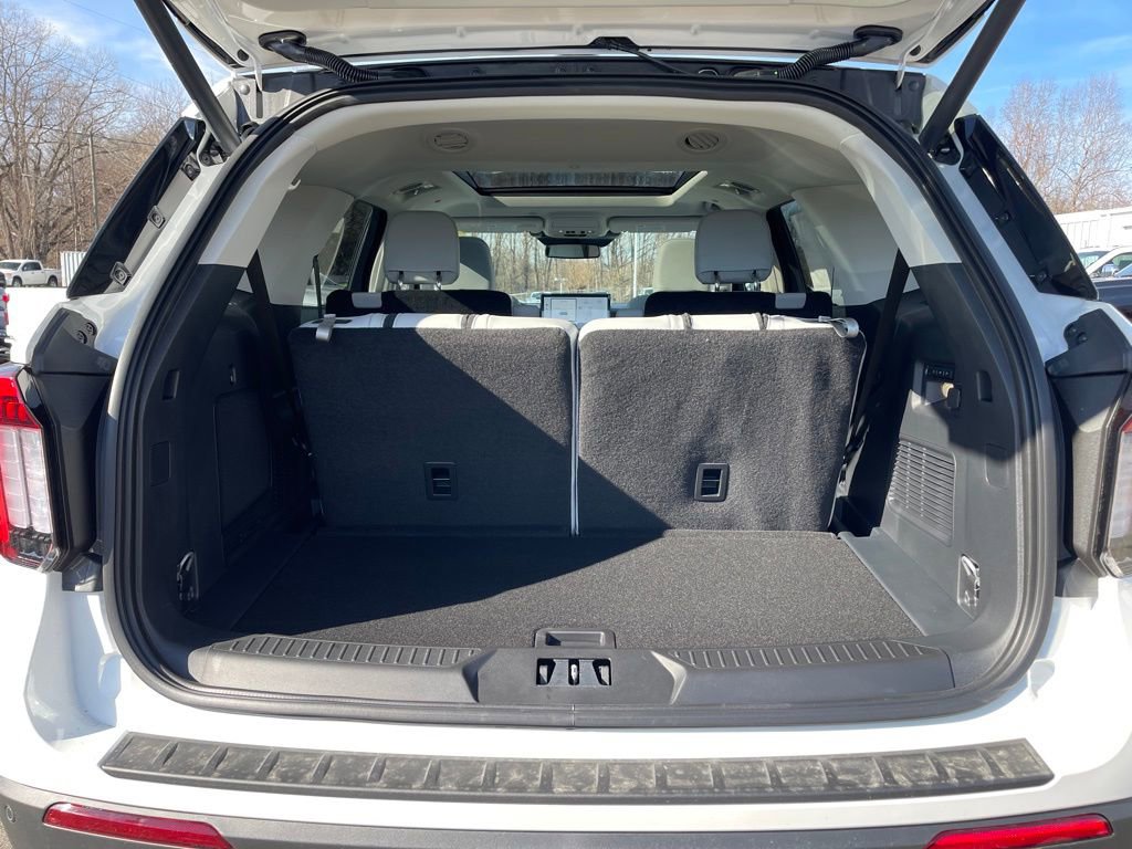 New 2026 Ford Explorer Platinum w/ LUX Leather Package image 24