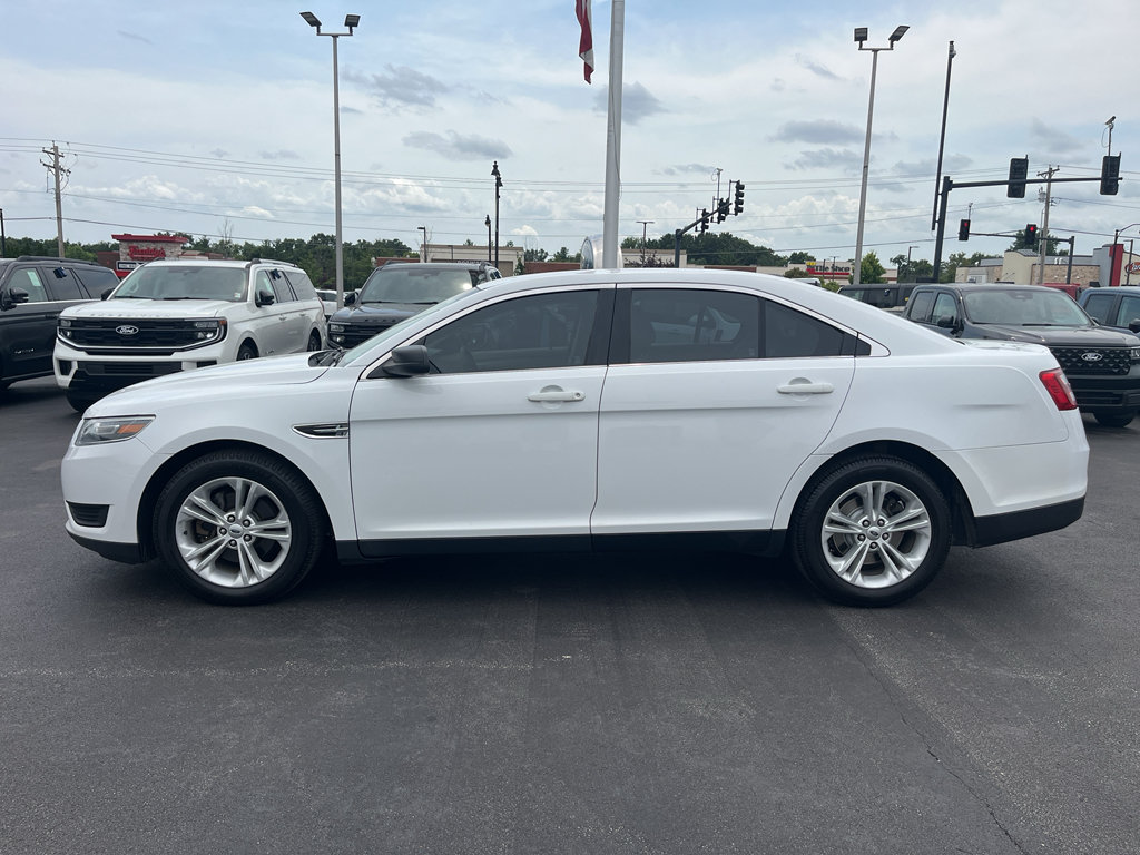 Used 2019 Ford Taurus SE FWD image 4