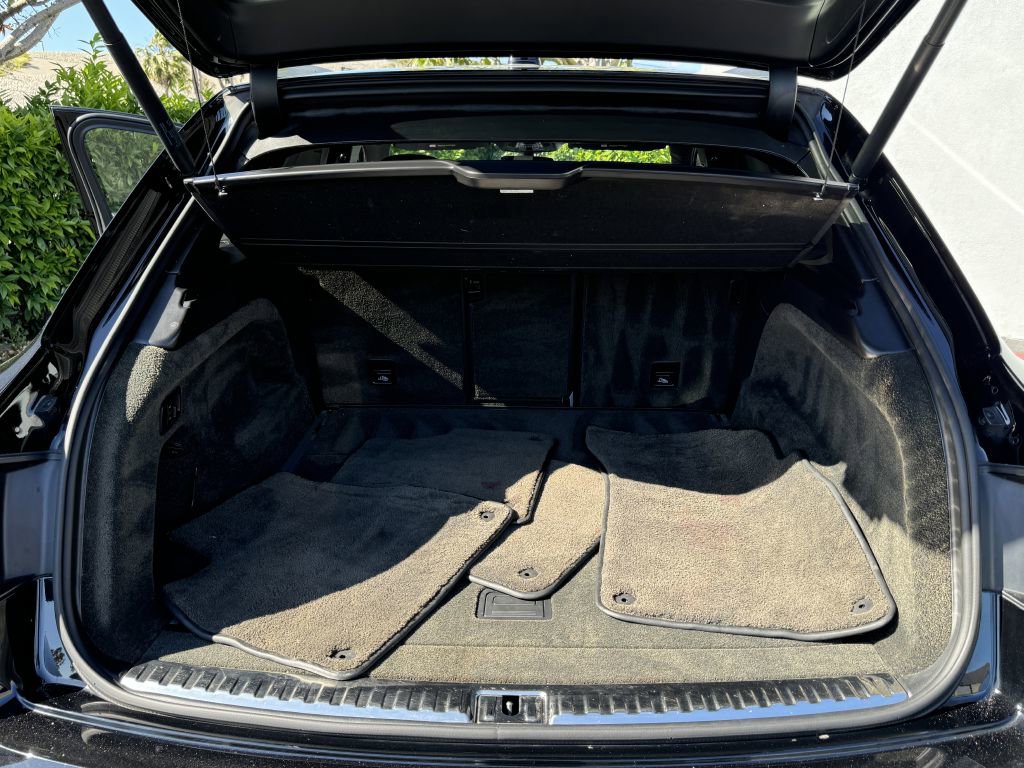 Used 2017 Bentley Bentayga image 36