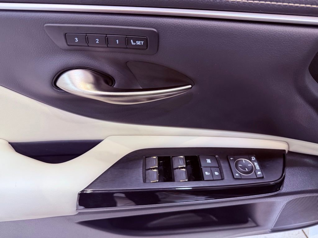Certified 2025 Lexus ES 350 w/ Premium Package image 18