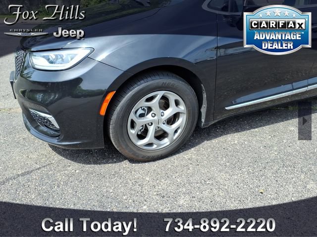 Used 2023 Chrysler Pacifica Limited FWD image 5