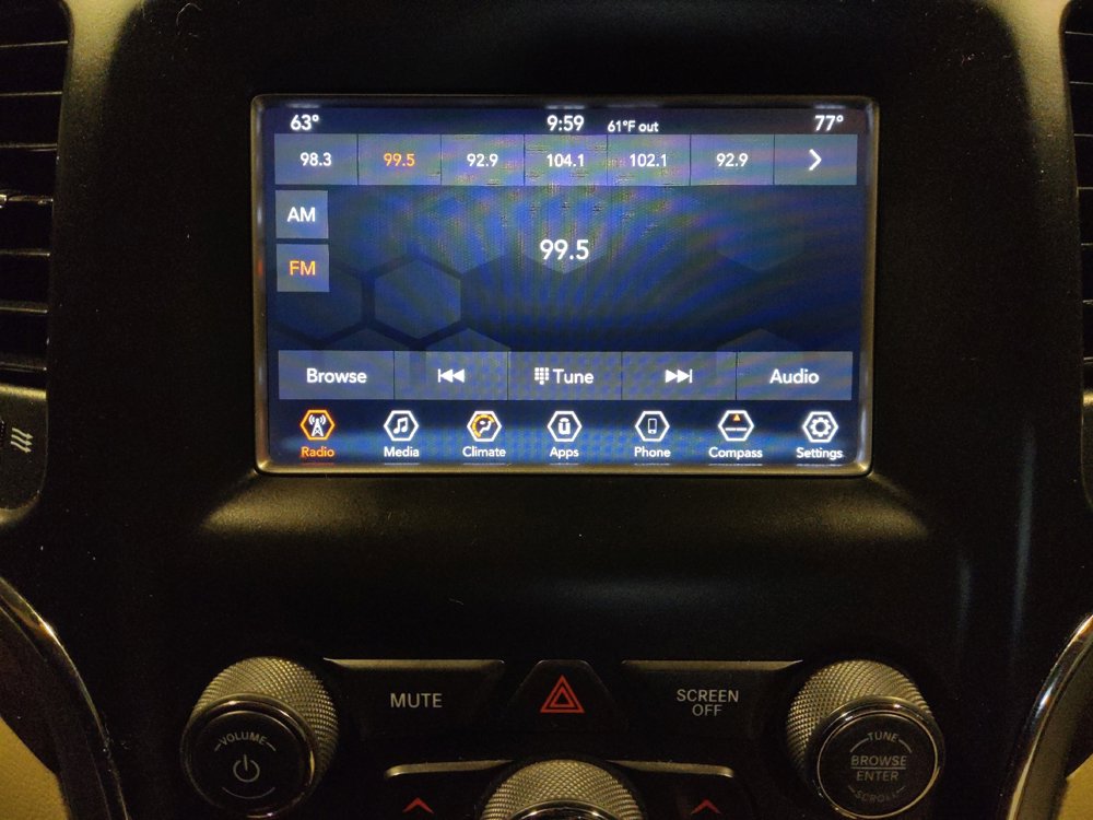 Used 2018 Jeep Grand Cherokee Laredo image 25