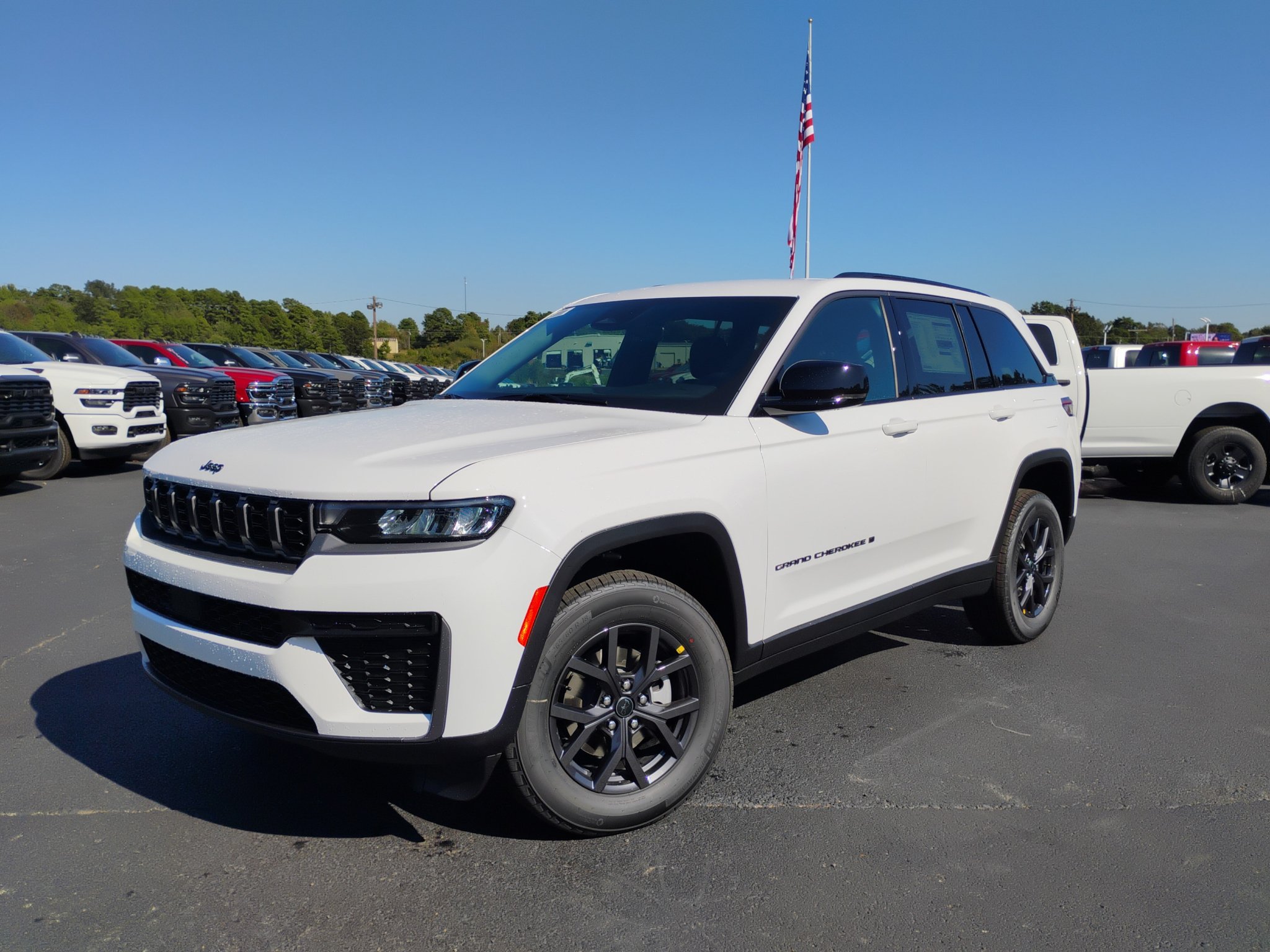 New 2027 Jeep Grand Cherokee Altitude AWD/4WD image 1