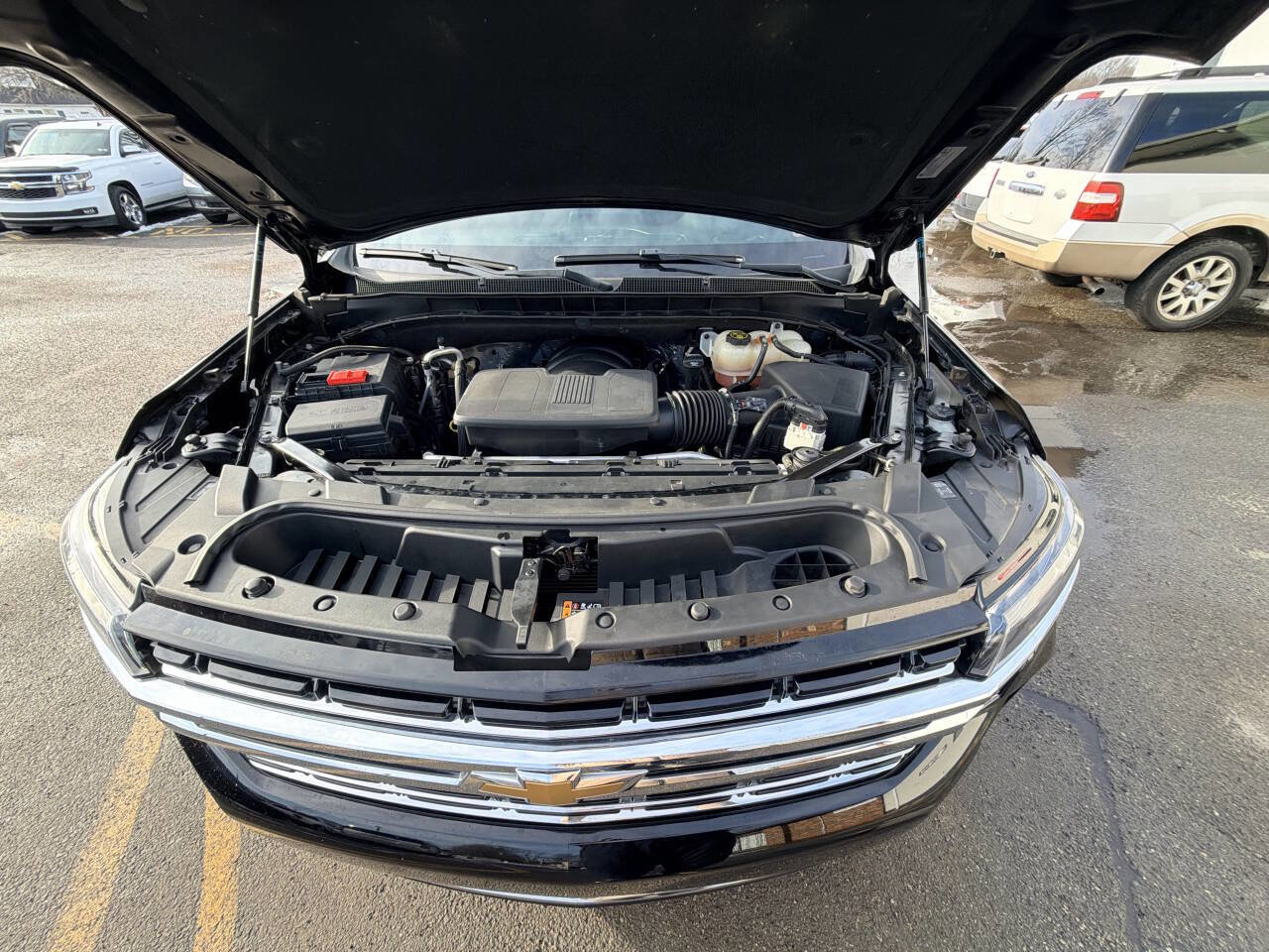 Used 2022 Chevrolet Suburban LT image 13