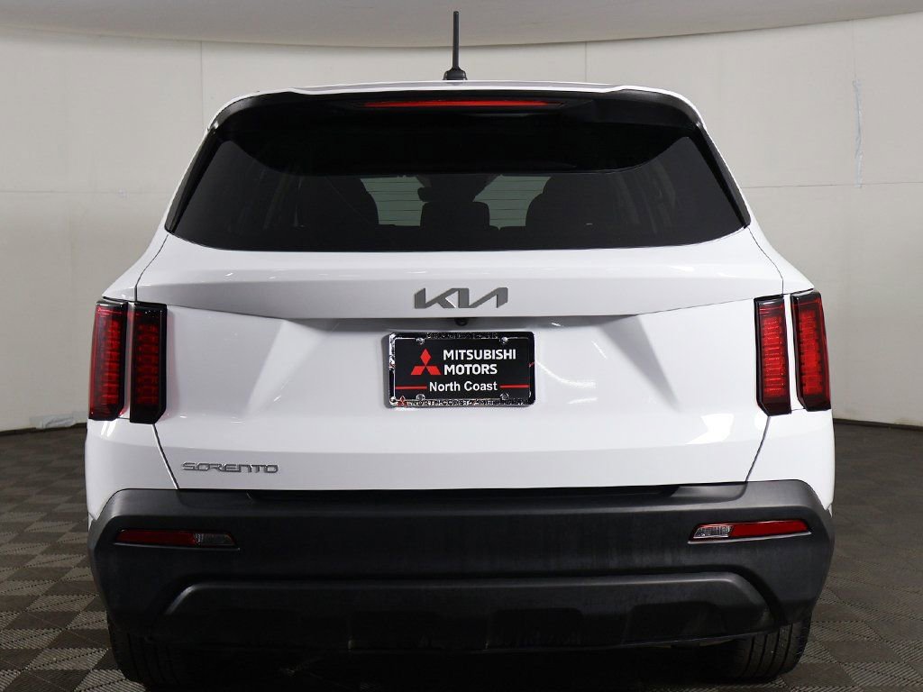 Used 2023 Kia Sorento LX FWD image 11