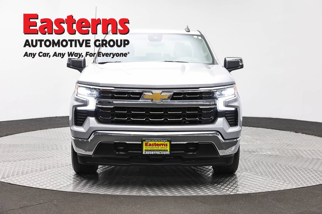 Used 2022 Chevrolet Silverado 1500 LT AWD/4WD image 2