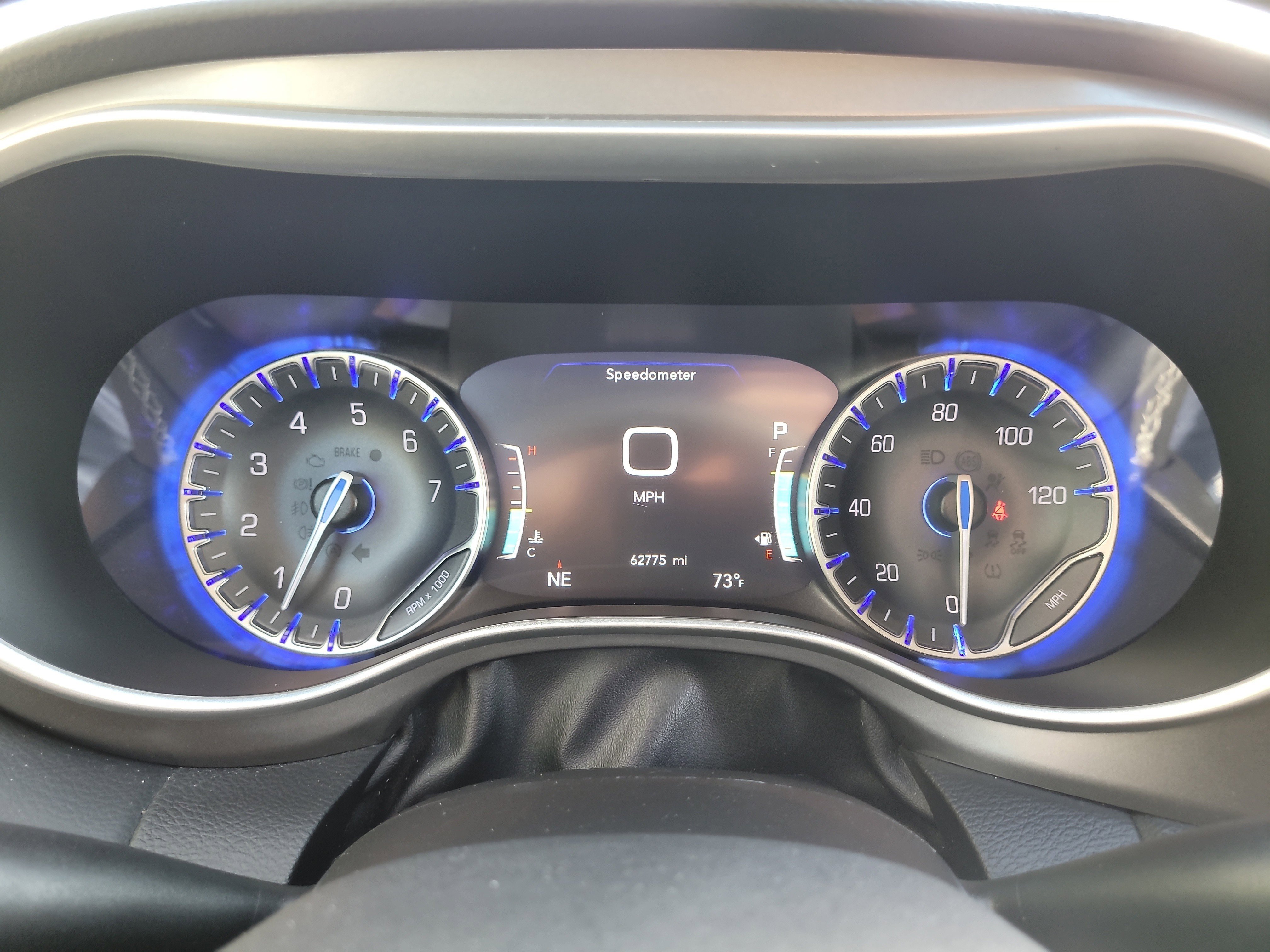 Used 2023 Chrysler Pacifica Touring-L image 32