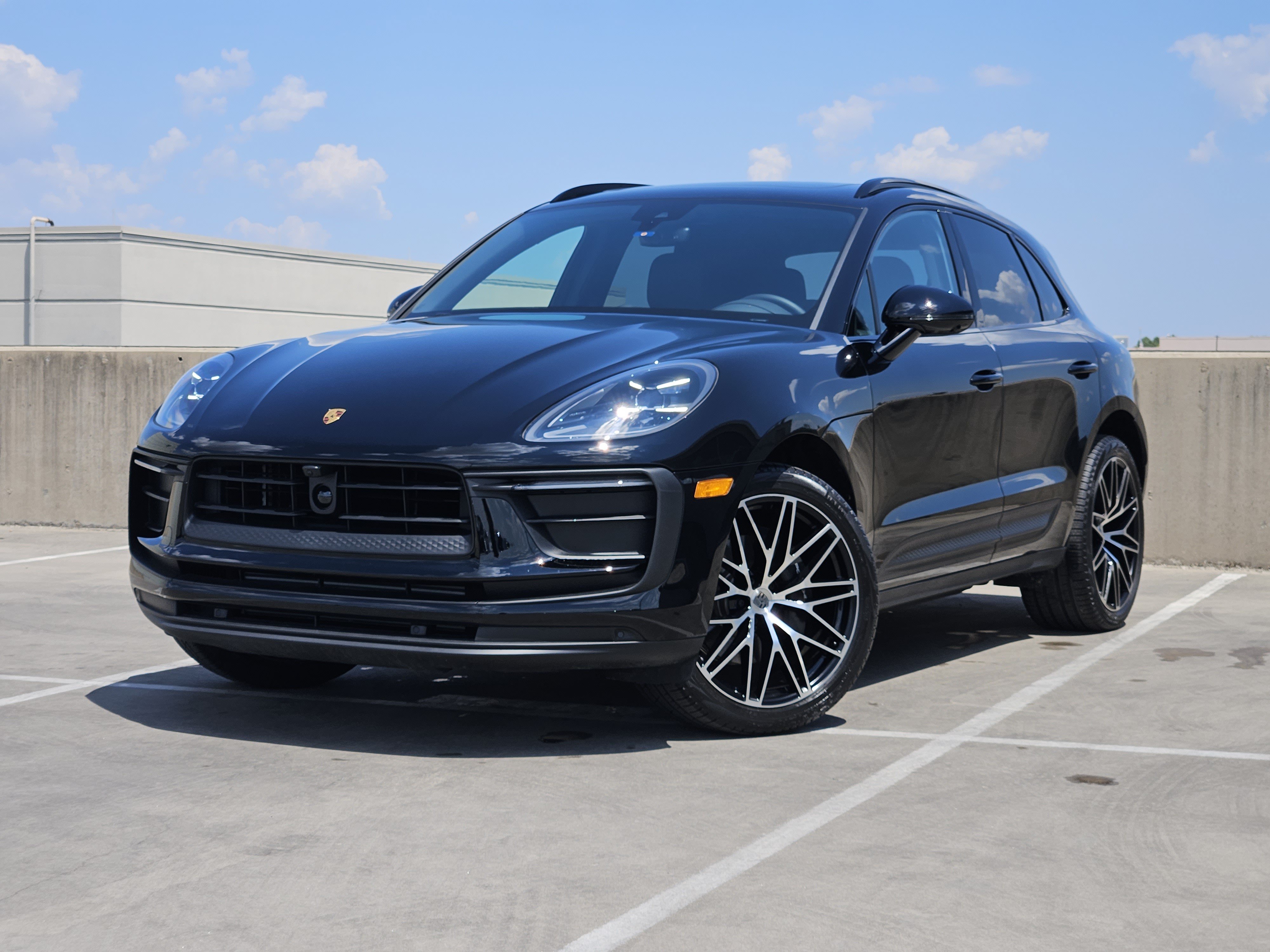 Certified 2025 Porsche Macan AWD/4WD video 1