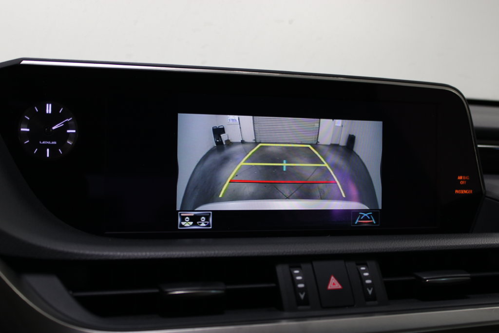 Used 2020 Lexus ES 300h w/ Accessory Package FWD image 35