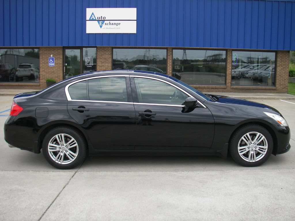 Used 2013 INFINITI G37 x Sedan w/ Premium Pkg AWD/4WD image 4
