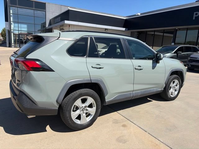Used 2019 Toyota RAV4 XLE w/ Convenience Package FWD image 3