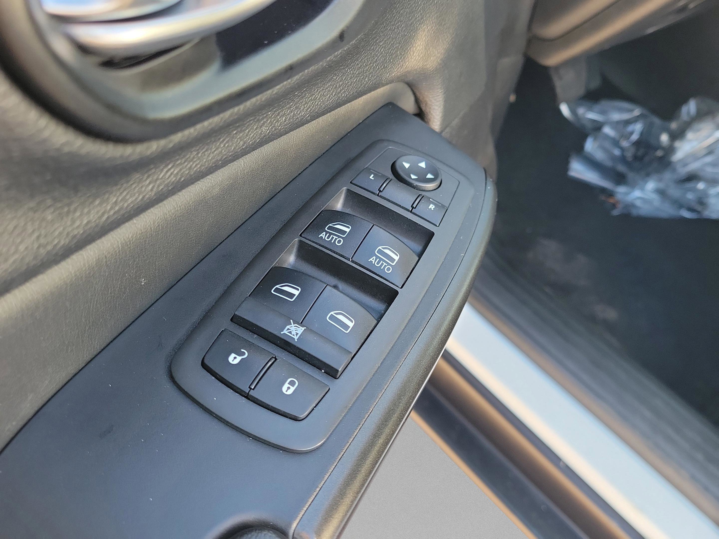 Used 2021 Jeep Cherokee Trailhawk w/ Comfort/Convenience Group image 26