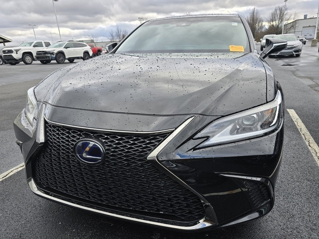 Used 2022 Lexus ES 300h F Sport image 9