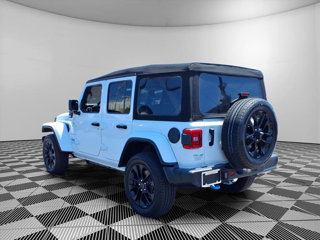 Used 2024 Jeep Wrangler Unlimited Sahara w/ Technology Group AWD/4WD image 7
