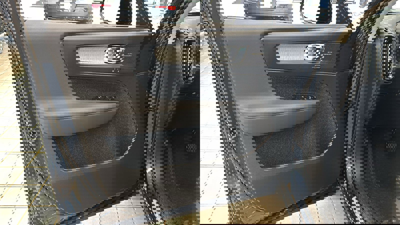 Used 2026 Volvo XC40 B5 Ultra w/ Protection Package Premier image 21