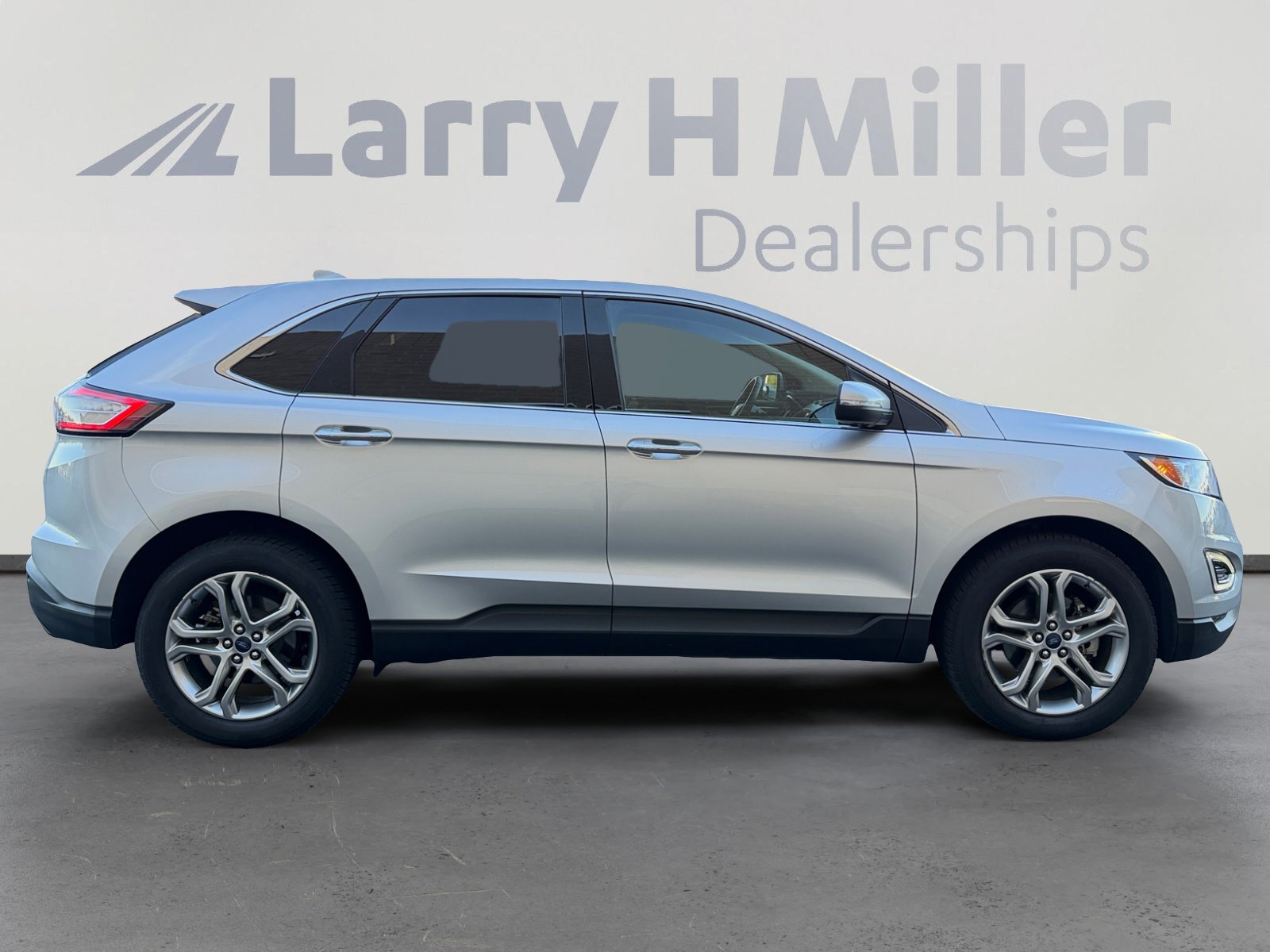 Used 2017 Ford Edge Titanium w/ Equipment Group 301A image 6