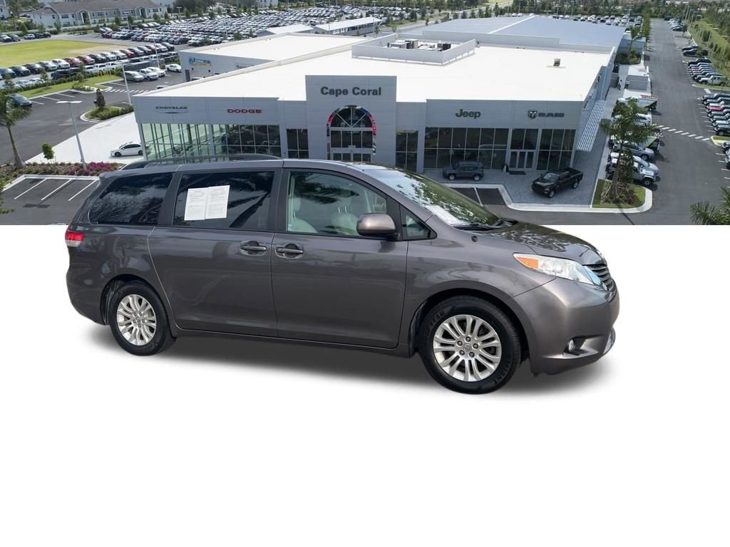 Used 2014 Toyota Sienna XLE image 12