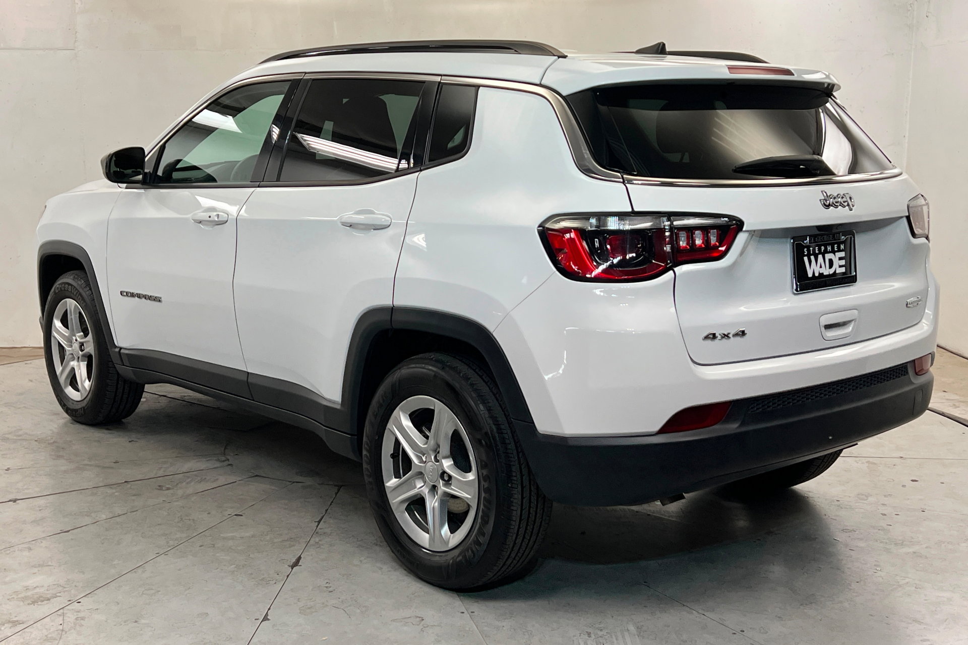 Used 2023 Jeep Compass Latitude AWD/4WD image 3