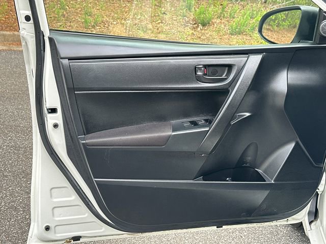 Used 2018 Toyota Corolla L FWD image 11