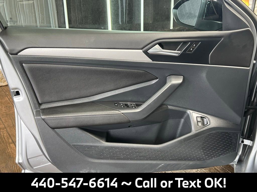 Used 2023 Volkswagen Jetta Sport image 9