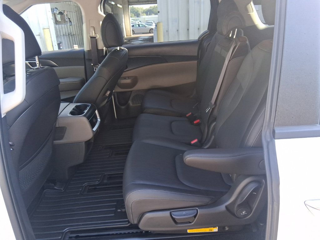Certified 2026 Kia Carnival FWD image 16