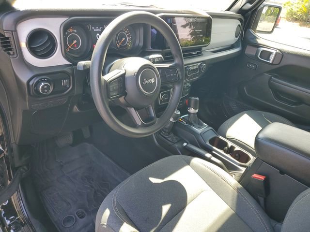 Used 2024 Jeep Gladiator Sport AWD/4WD image 17