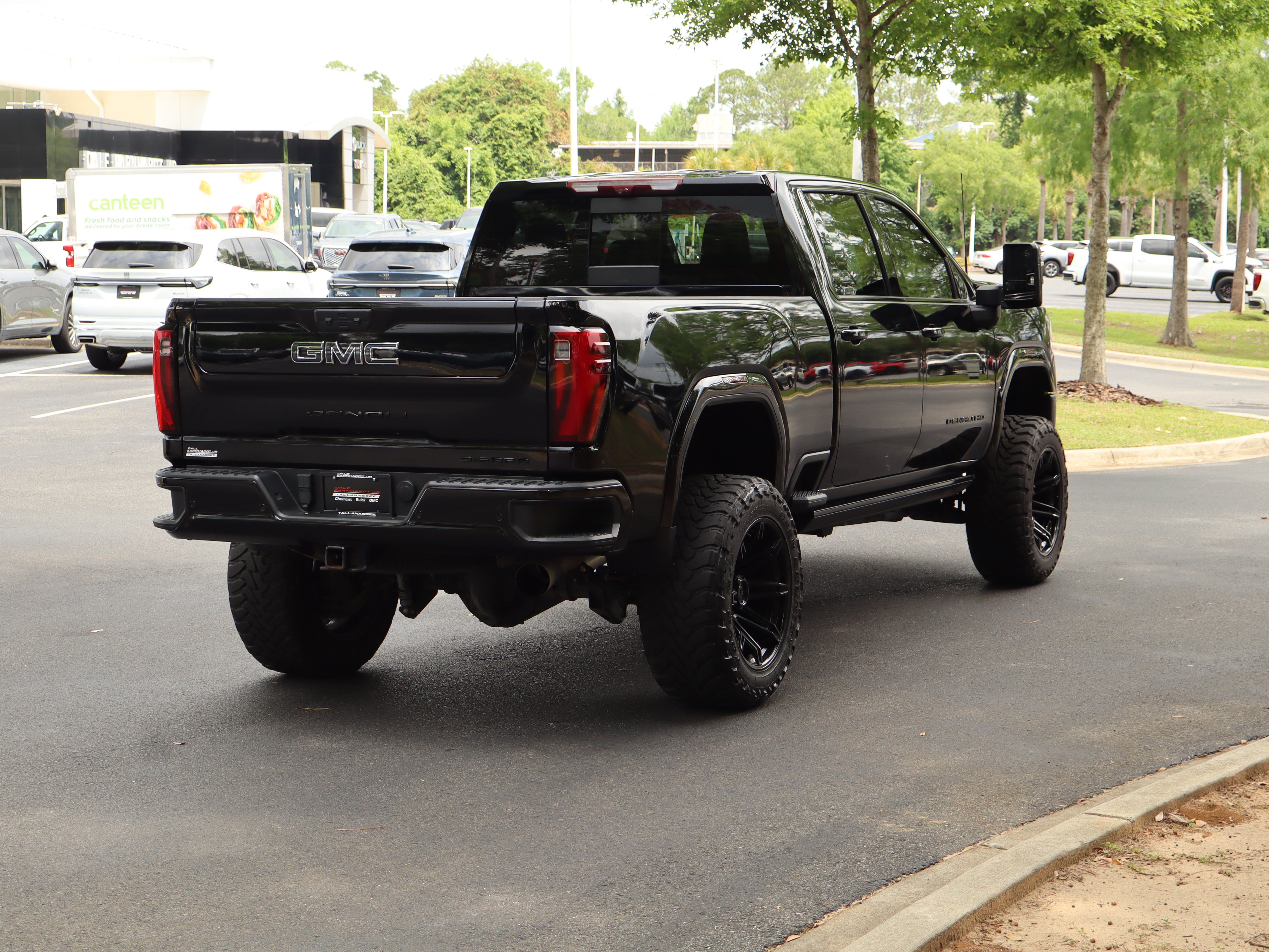 Used 2024 GMC Sierra 2500 Denali Ultimate AWD/4WD image 9