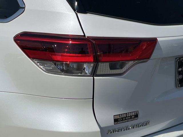 Used 2019 Toyota Highlander XLE AWD/4WD image 10