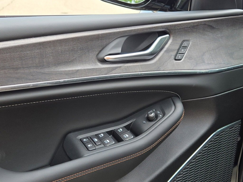 New 2025 Jeep Grand Cherokee L Overland w/ Trailer Tow Package image 24