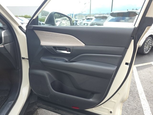 Used 2024 Toyota Grand Highlander Limited image 21