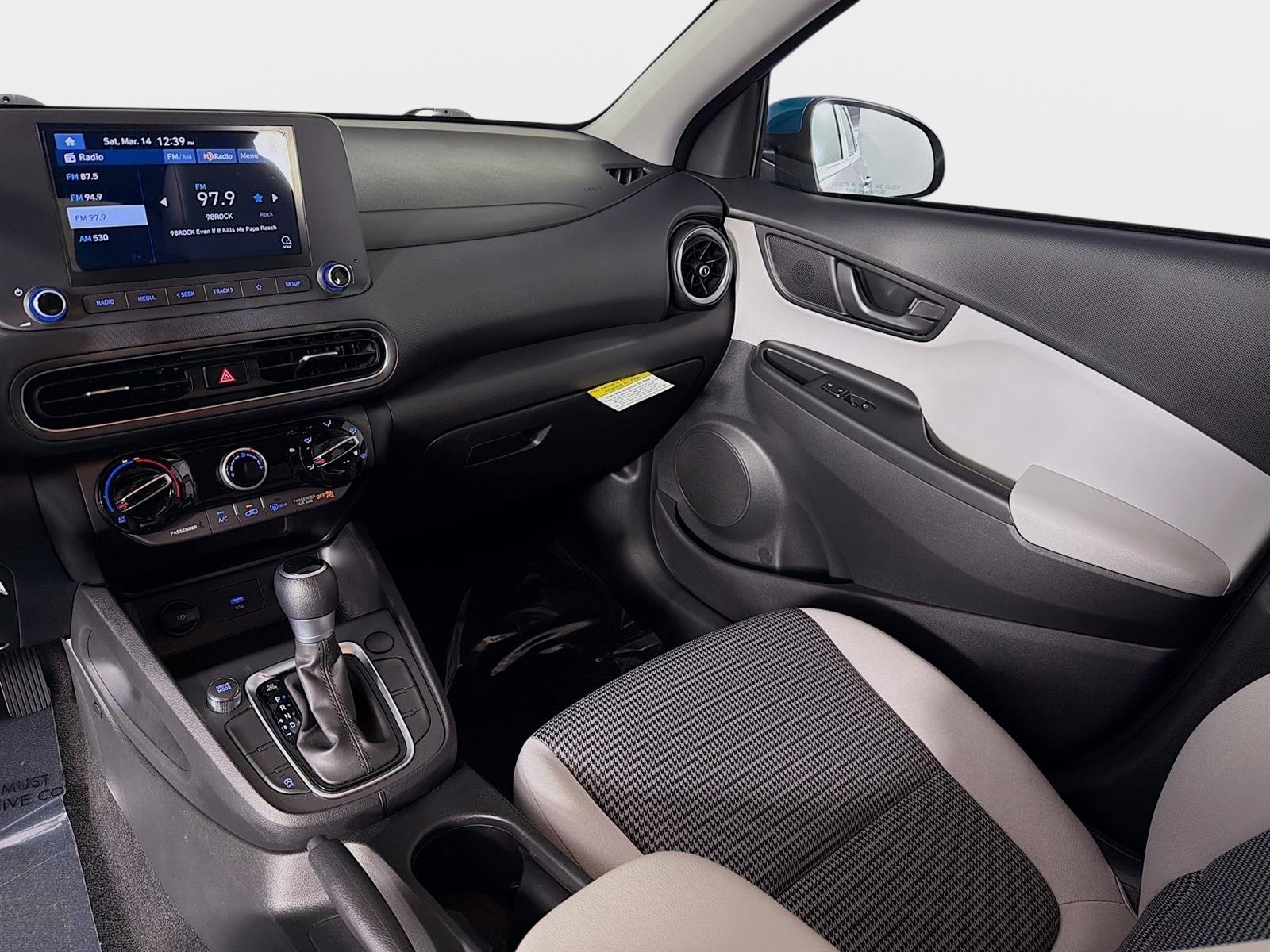 Used 2022 Hyundai Kona SE w/ Cargo Package image 23