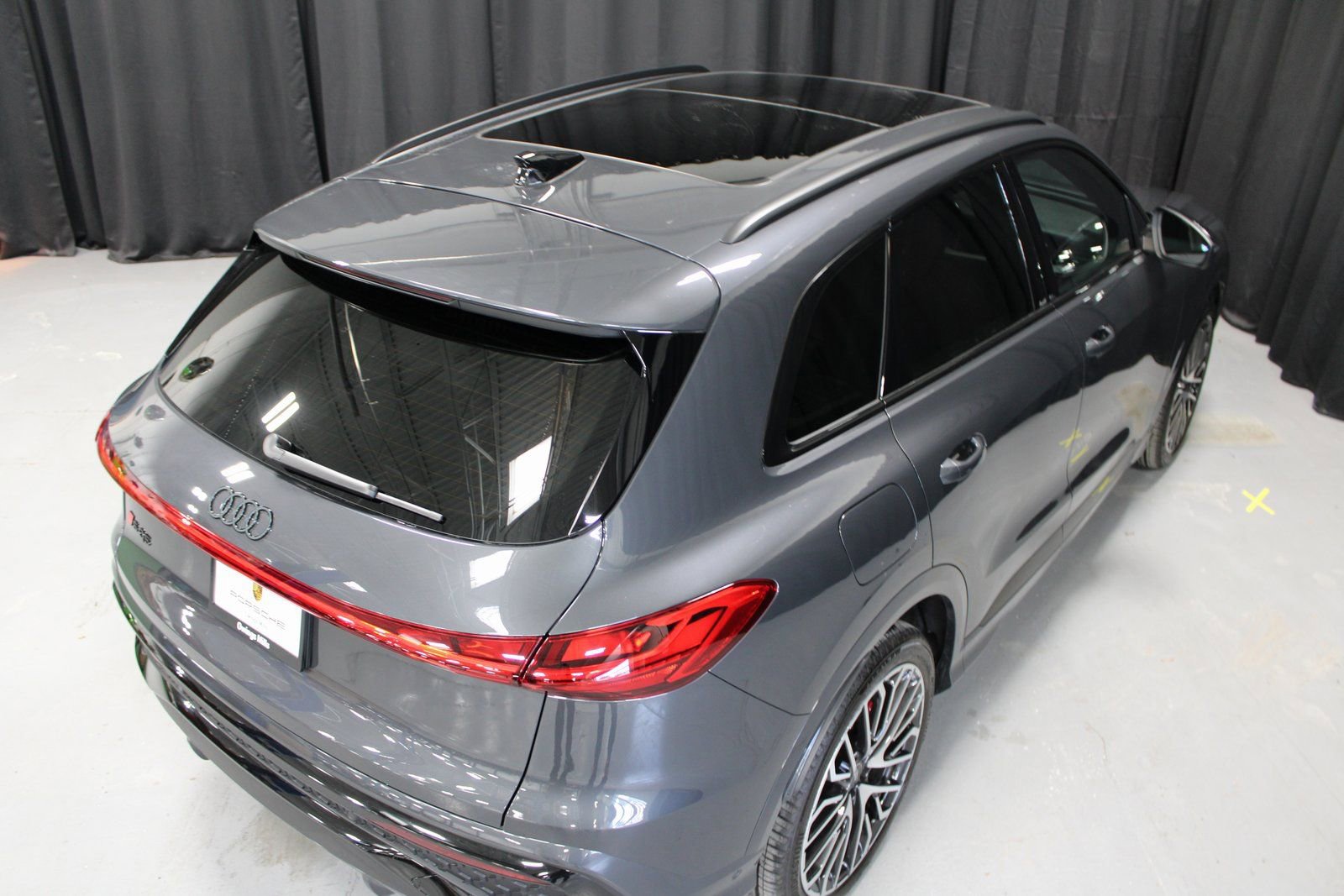 Used 2025 Audi SQ5 Prestige image 9