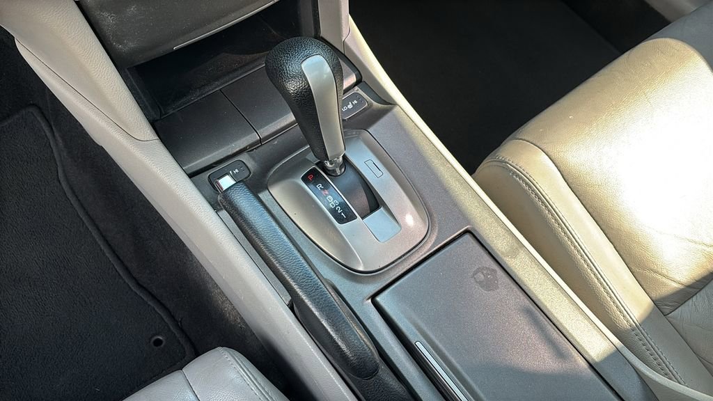Used 2011 Honda Accord EX-L image 21