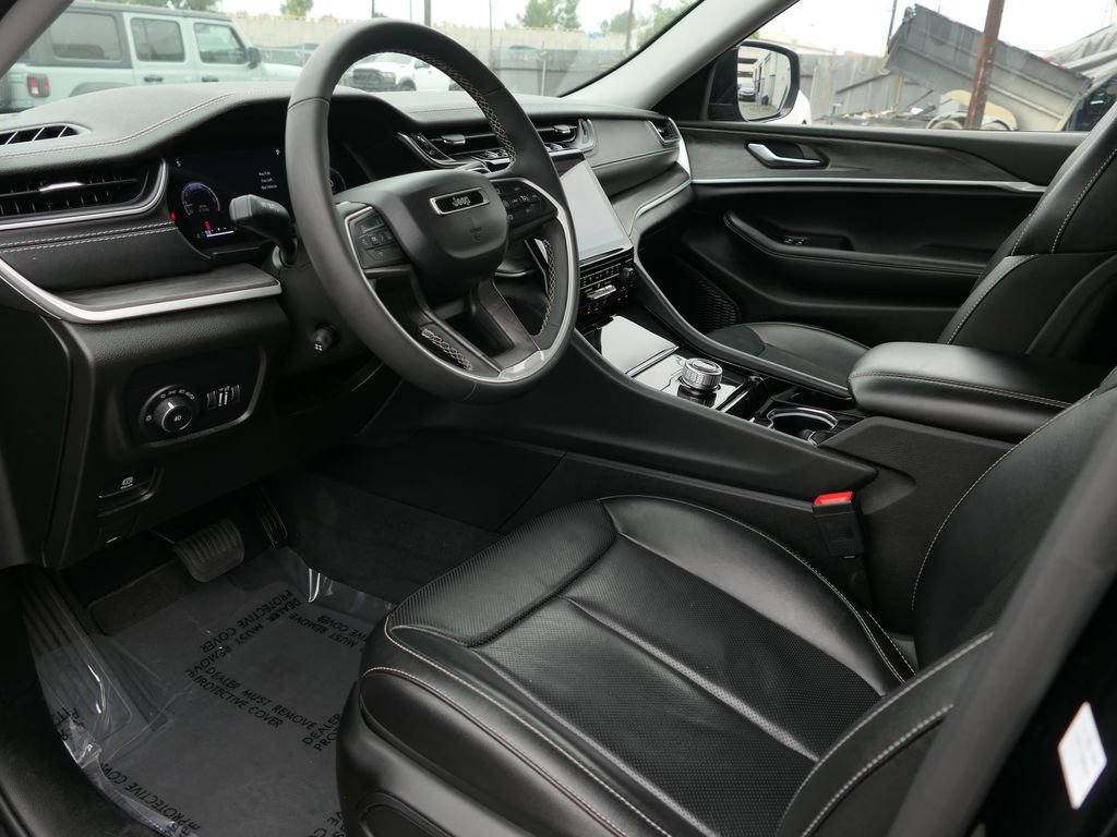 Used 2023 Jeep Grand Cherokee Limited w/ Luxury Tech Group II RWD image 11
