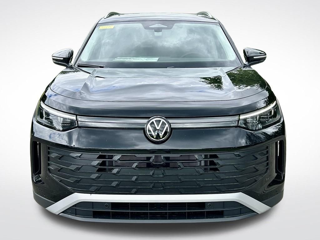 New 2026 Volkswagen Tiguan SE FWD image 2