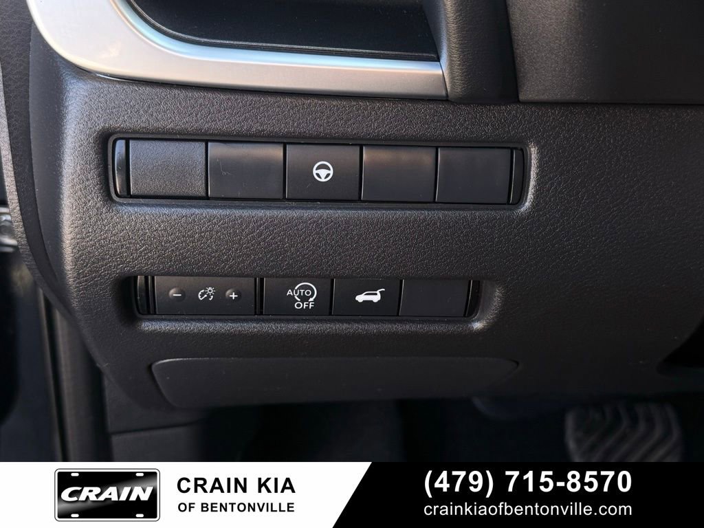 Used 2024 Nissan Rogue SV AWD/4WD image 13