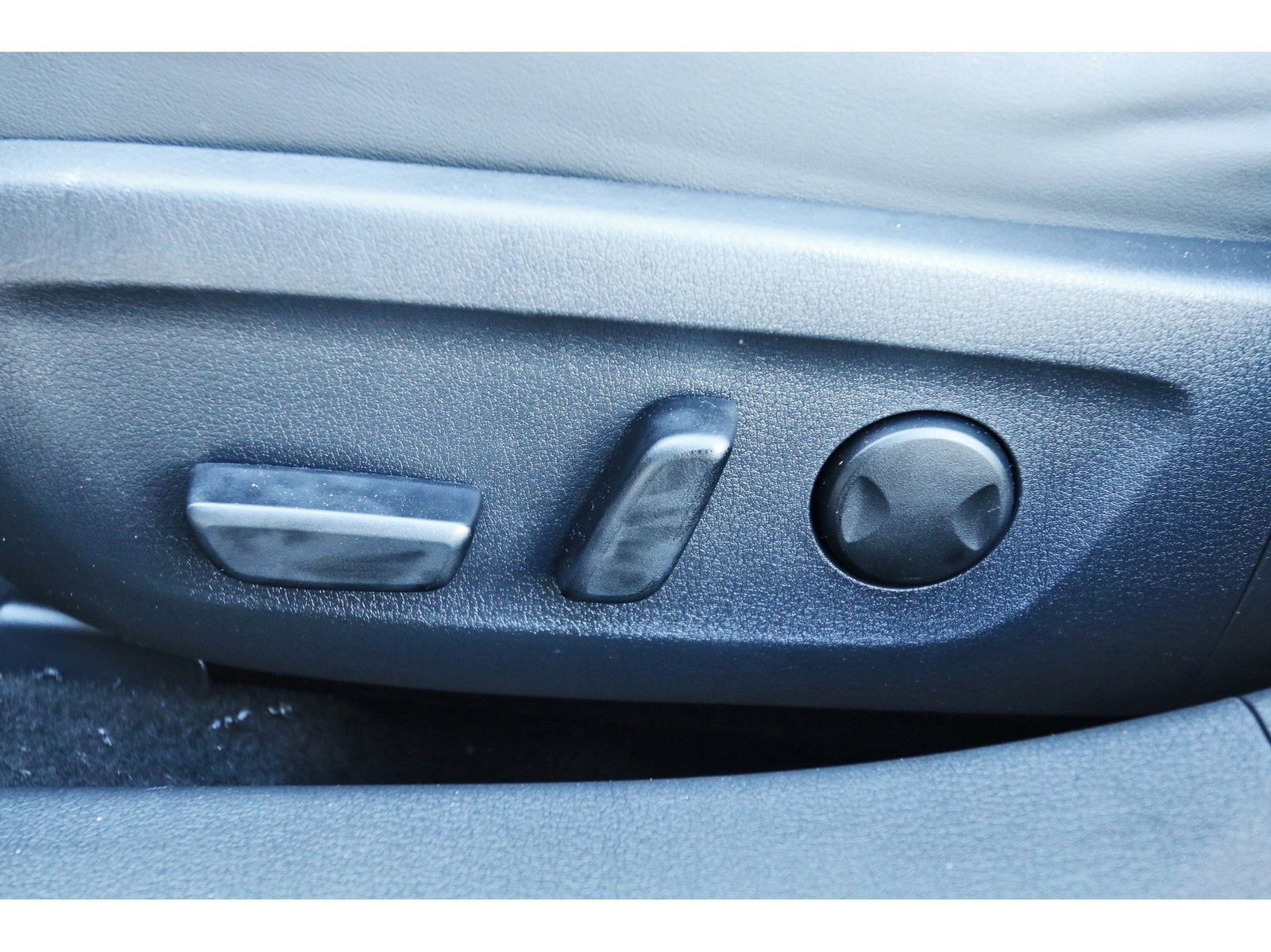 Used 2023 MAZDA MAZDA3 s image 30