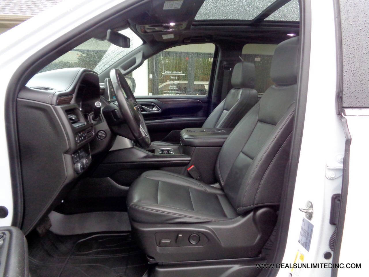 Used 2022 Chevrolet Suburban LT w/ LT Signature Plus Package AWD/4WD image 8